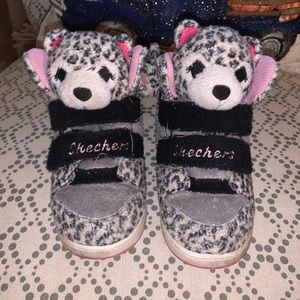 Girls sketchers sneakers.